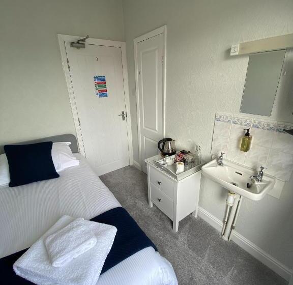 펜션 Kingsway Guesthouse A Selection Of Single, Double And Family Rooms In A Central Location