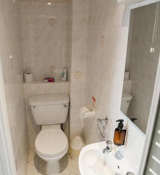 펜션 Kingsway Guesthouse A Selection Of Single, Double And Family Rooms In A Central Location