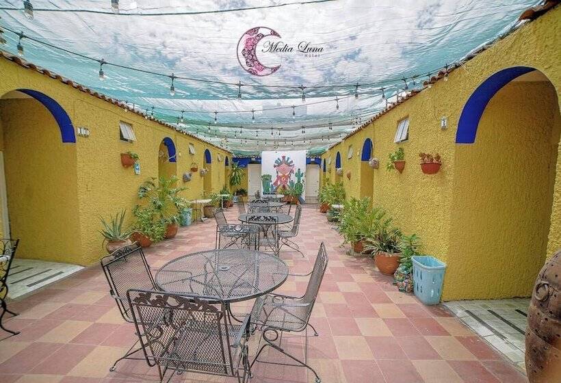 بنسيون Media Luna