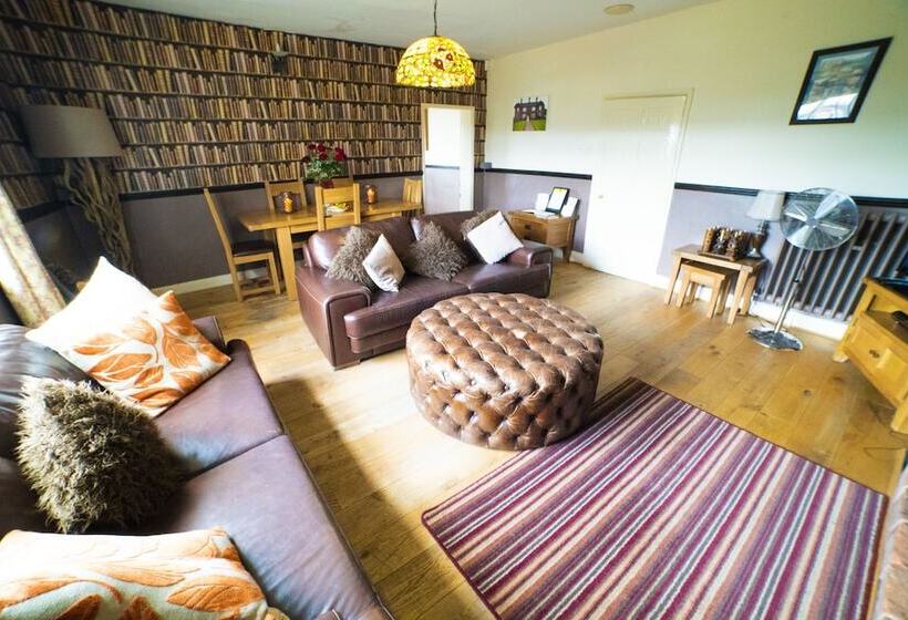 بنسيون Old Hall House, Nec