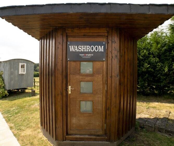 פנסיון Old Hall House, Nec