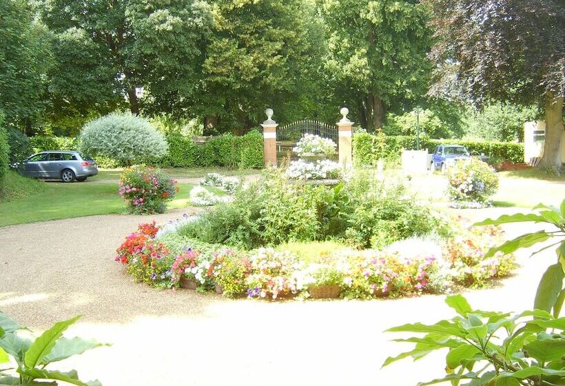 Пансион Saltcote Place