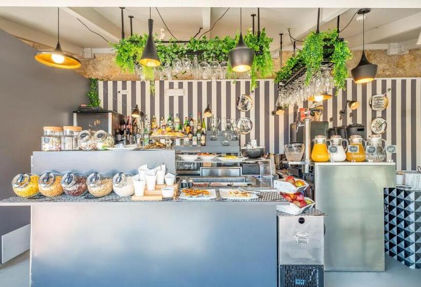 پانسیون The Art Inn Lisbon