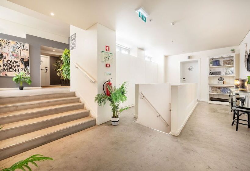 پانسیون The Art Inn Lisbon