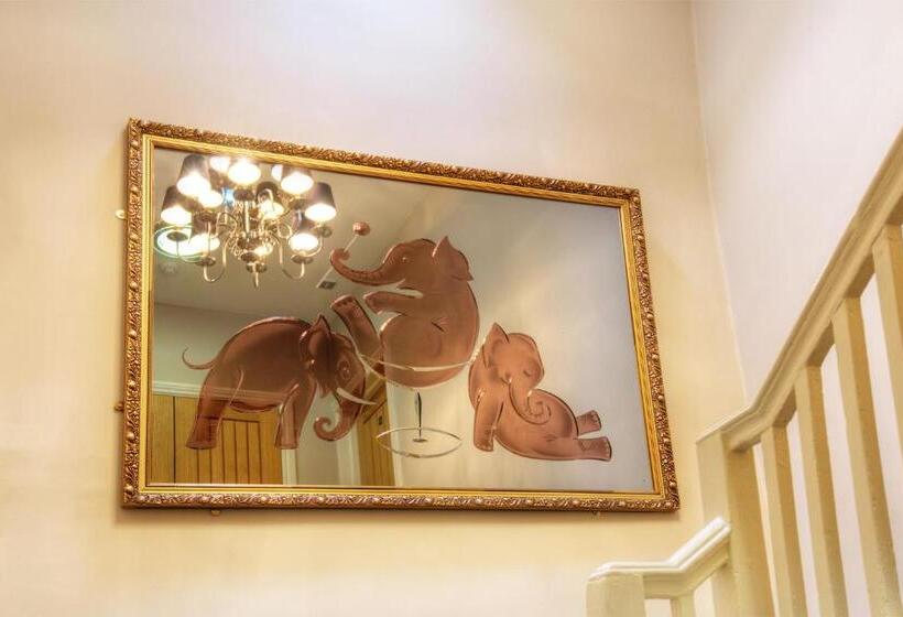 بنسيون The Bondgate Boutique