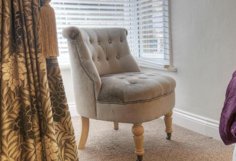 بنسيون The Bondgate Boutique