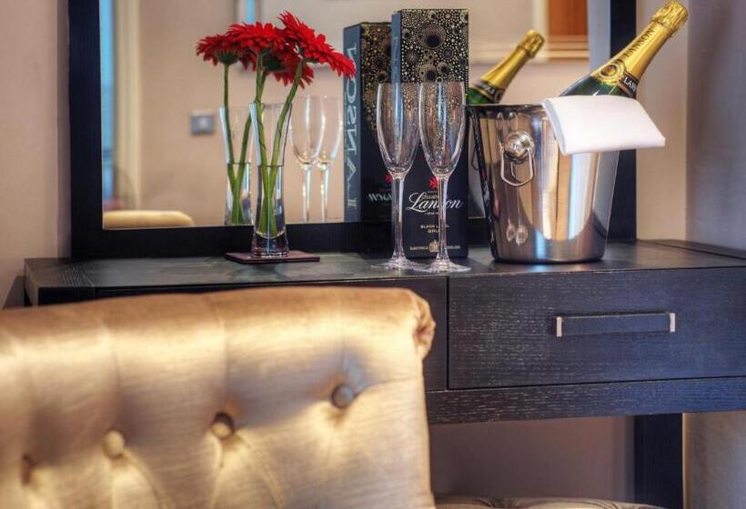 بنسيون The Bondgate Boutique