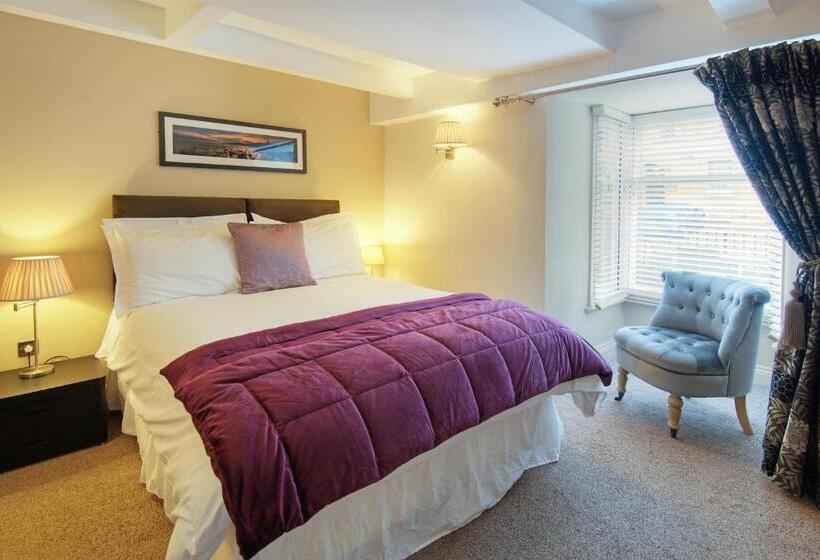 بنسيون The Bondgate Boutique