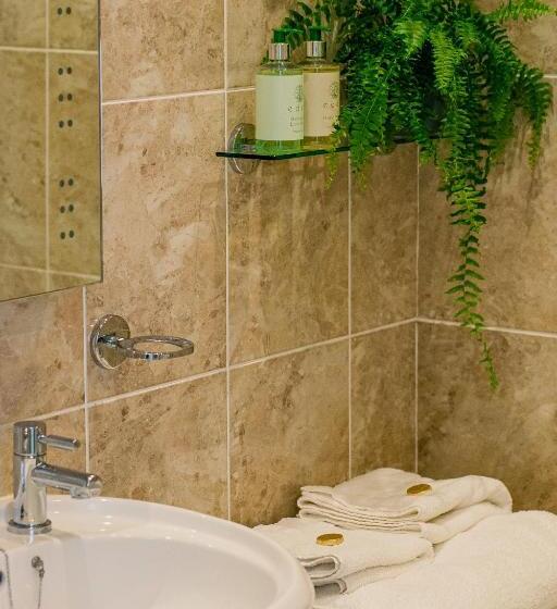 ペンション The Maynard