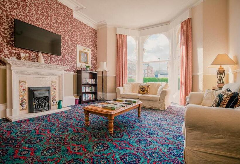 ペンション The Maynard