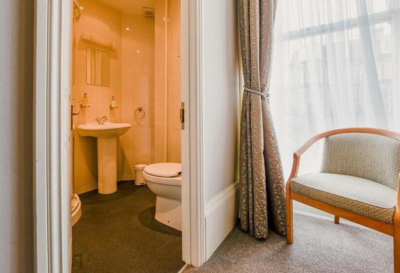 ペンション The Maynard