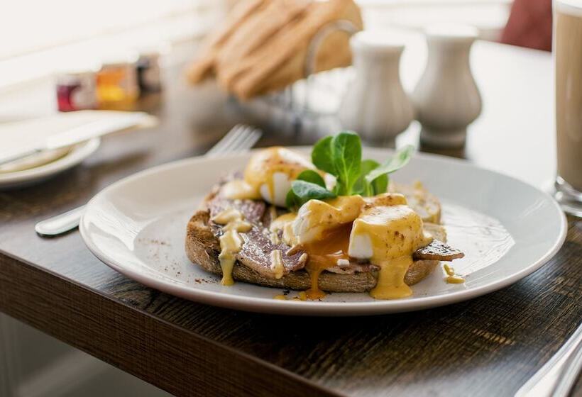 ペンション The Maynard