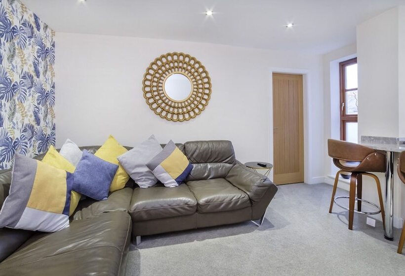 Reubens Court And City Apartments