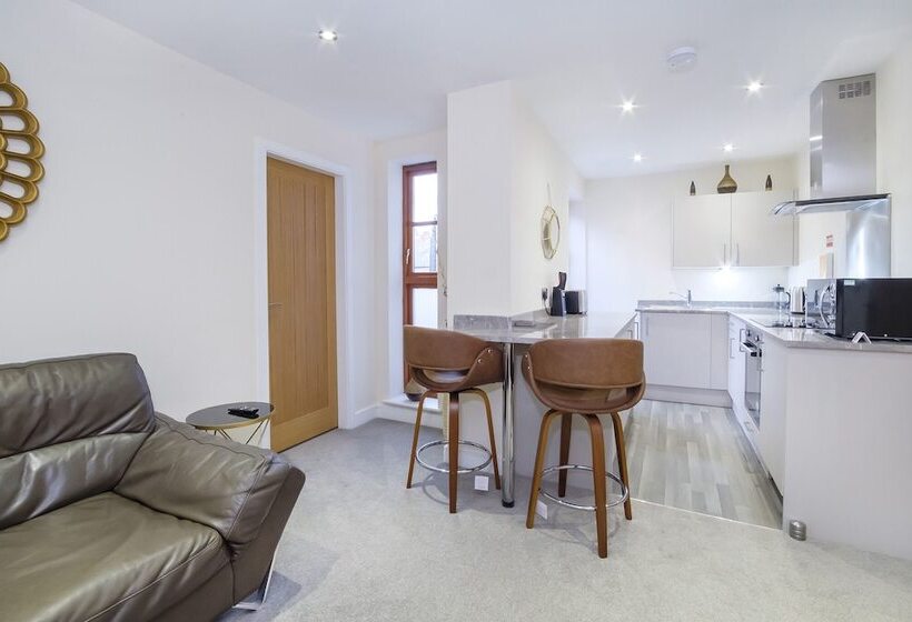 Reubens Court And City Apartments