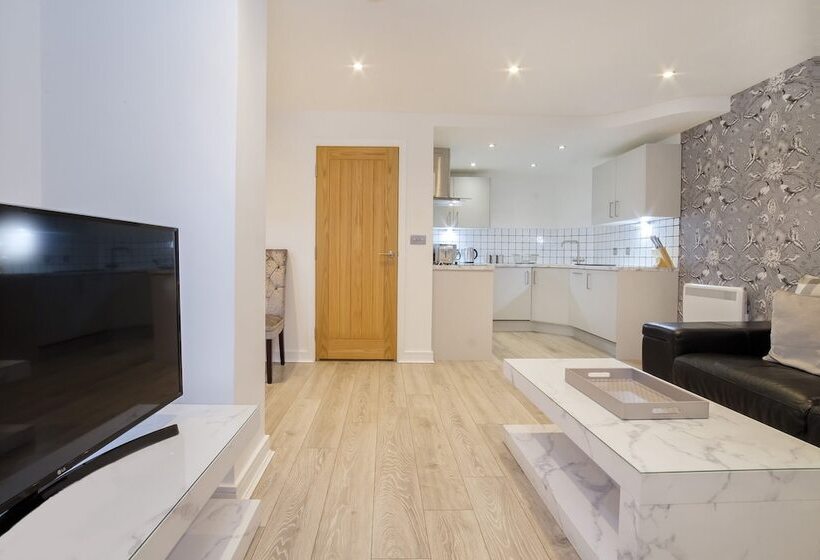 Reubens Court And City Apartments