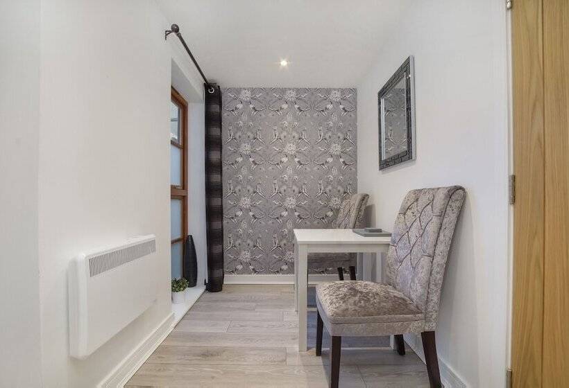 Reubens Court And City Apartments