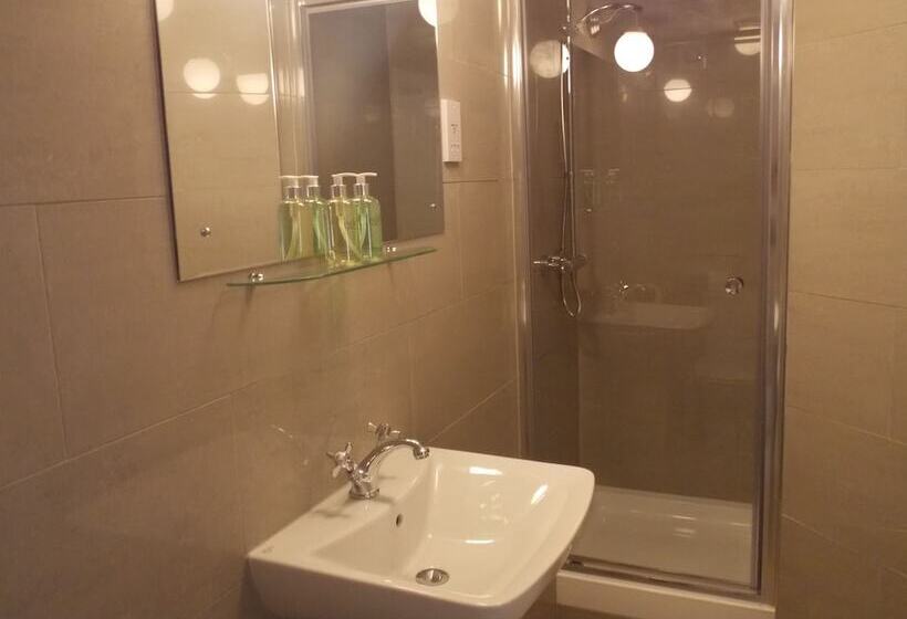 The Mountford Hotel   Free Parking