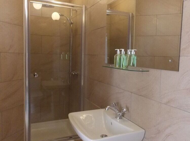 The Mountford Hotel   Free Parking