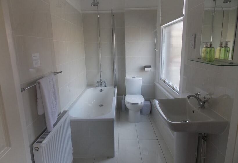 The Mountford Hotel   Free Parking