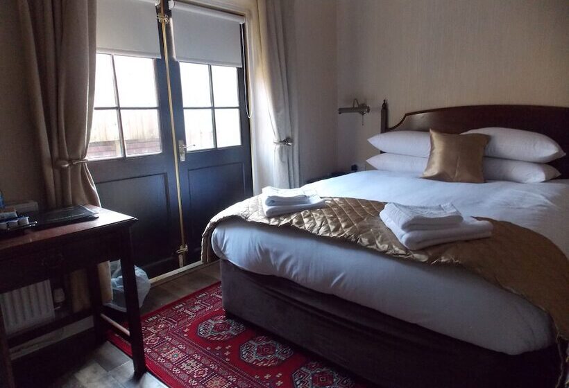 The Mountford Hotel   Free Parking