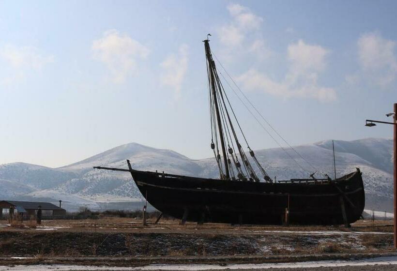 Bed and Breakfast Manor Artoonj At Port Ayas