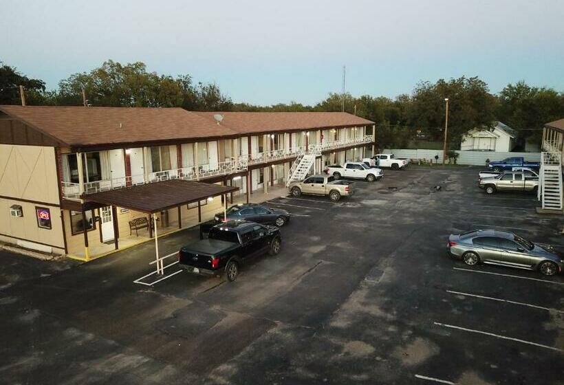 Отель Executive Inn