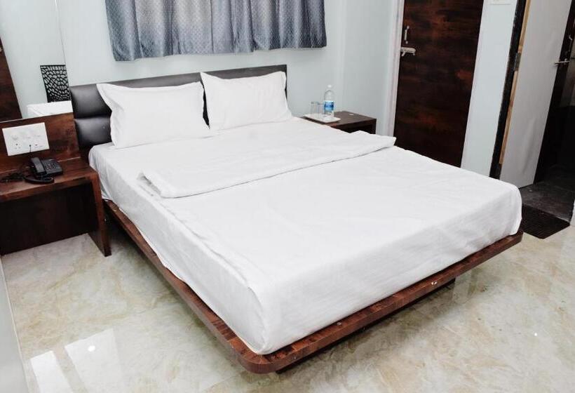 בית מלון כפרי Shankar Residency, Akkalkot