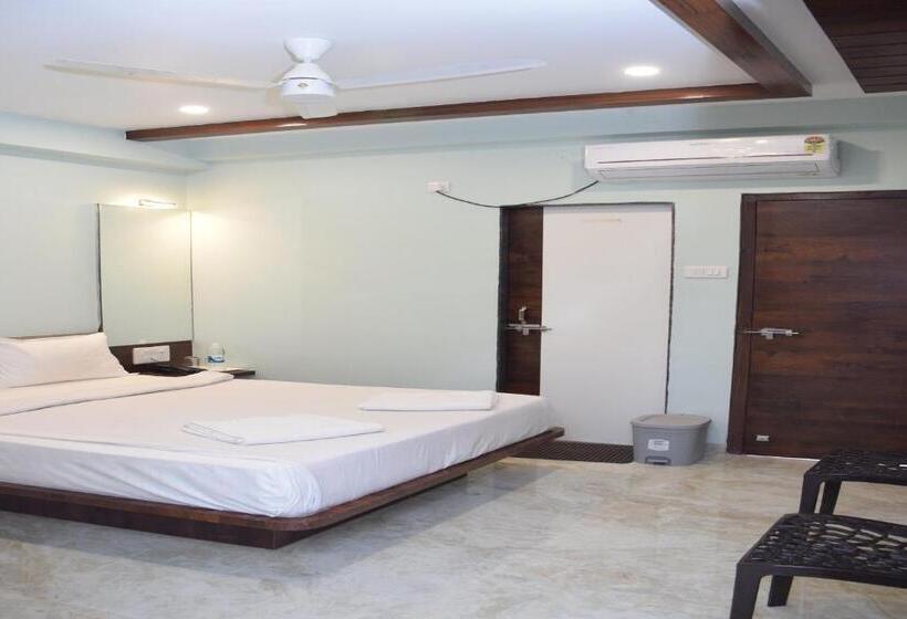 فندق Shankar Residency, Akkalkot