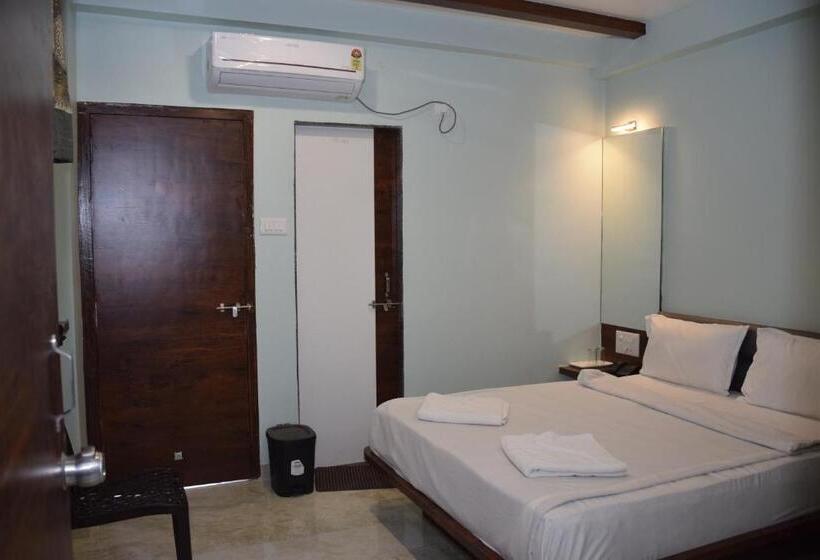 בית מלון כפרי Shankar Residency, Akkalkot