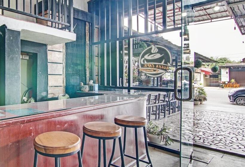 酒店 Spot On 92052 Aulya Homestay Syariah Near Tuanku Tambusai Stadium