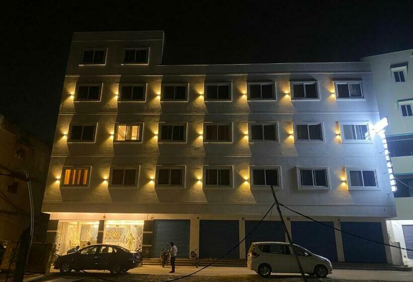 בית מלון כפרי Sri Pranams Royal Grand