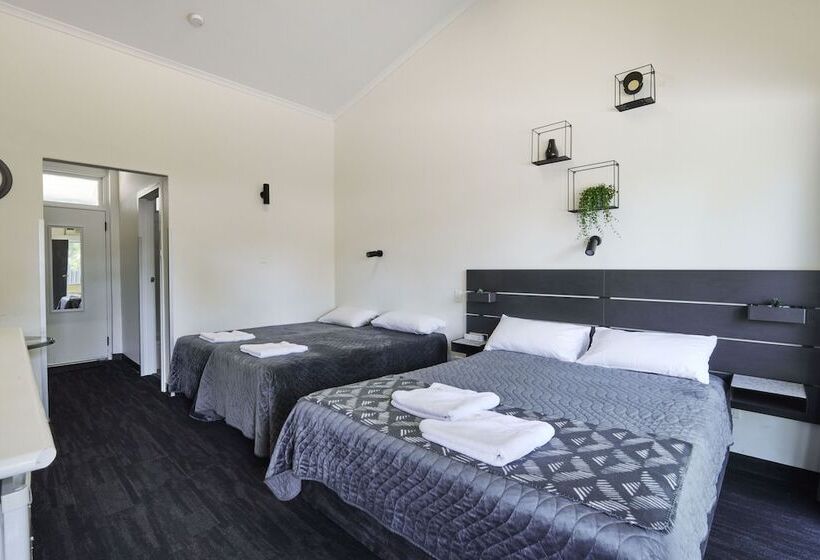 Blue Gums Hotel Motel