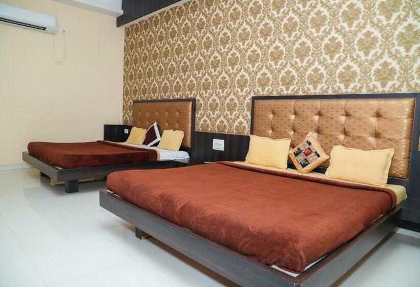 Omkar Resort And Lawns