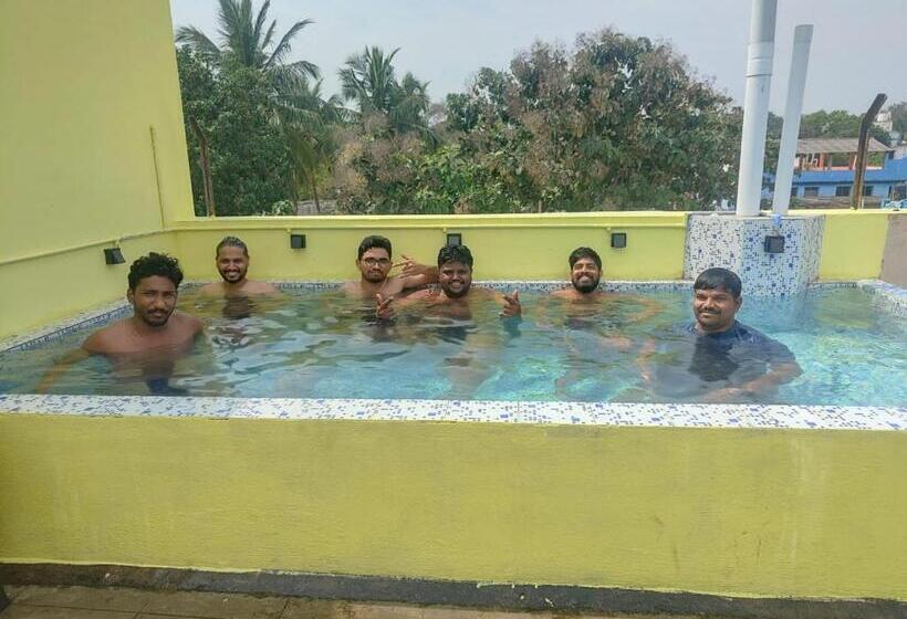 پانسیون Eagle Nest Residency