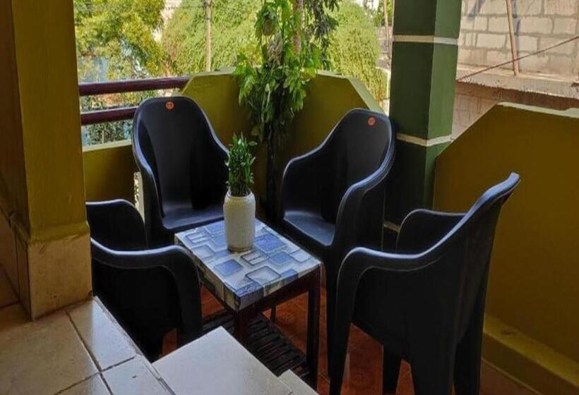 پانسیون Eagle Nest Residency