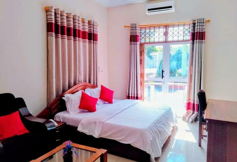 بنسيون Room In Apartment   Renajoe Ejisu Kubease