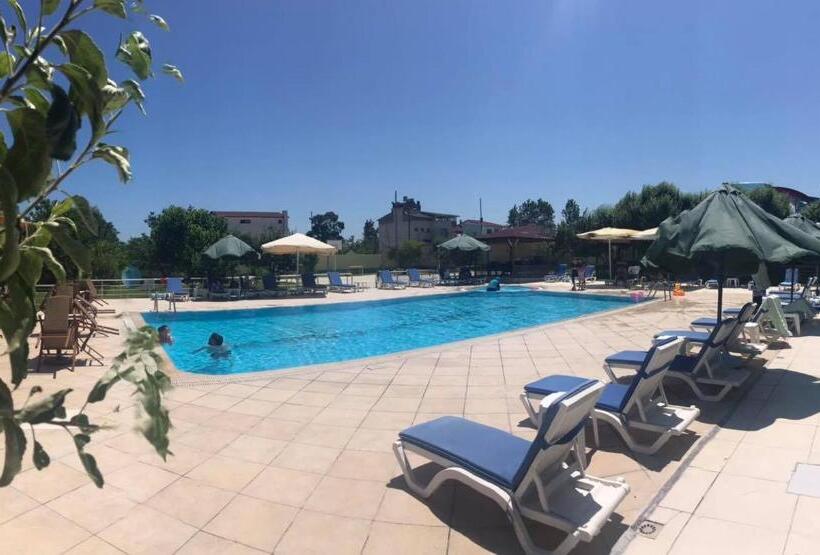 Sinopsis Resort Otel