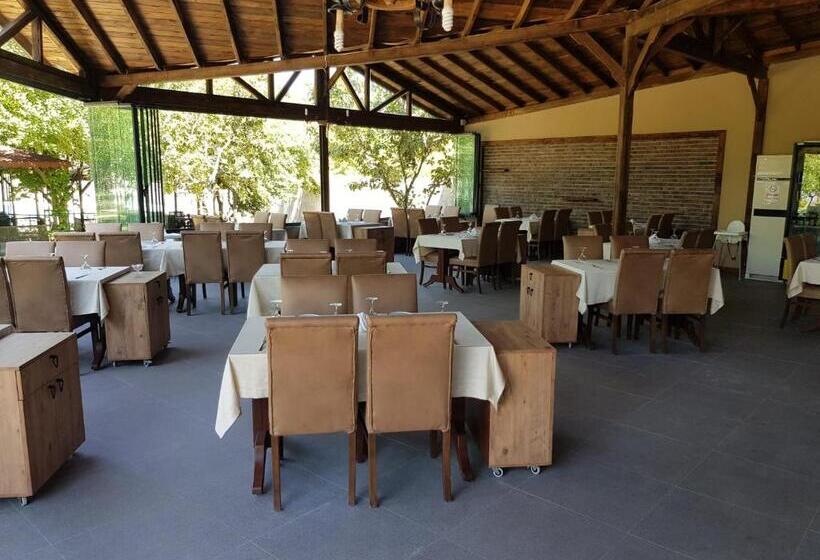 Sinopsis Resort Otel