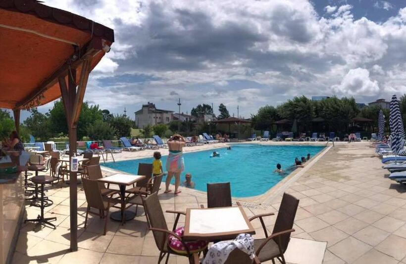 Sinopsis Resort Otel