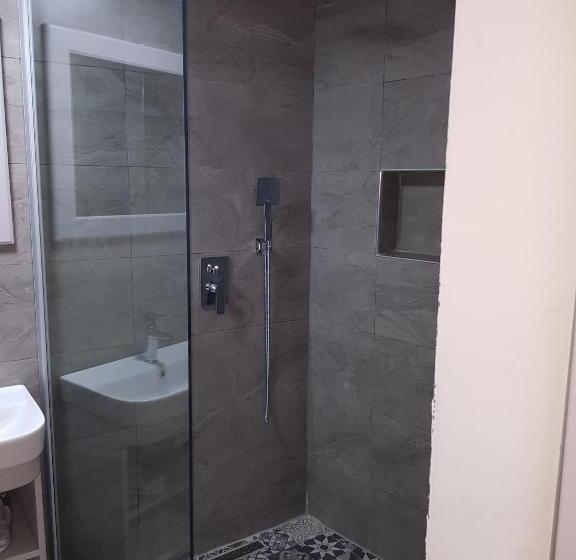 Sinopsis Resort Otel