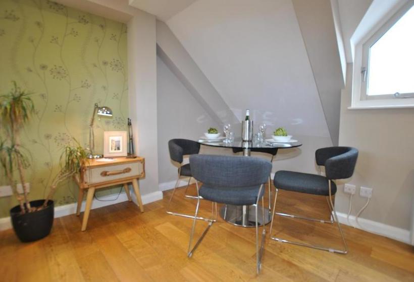 The Courtyard 2 Bedroom Apartments In Central Windsor With Parking
