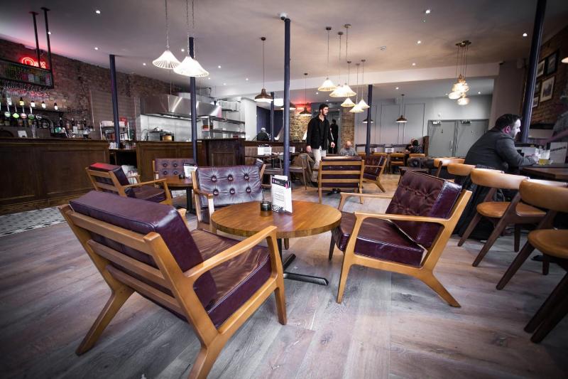 호스텔 Publove @ The Crown Battersea