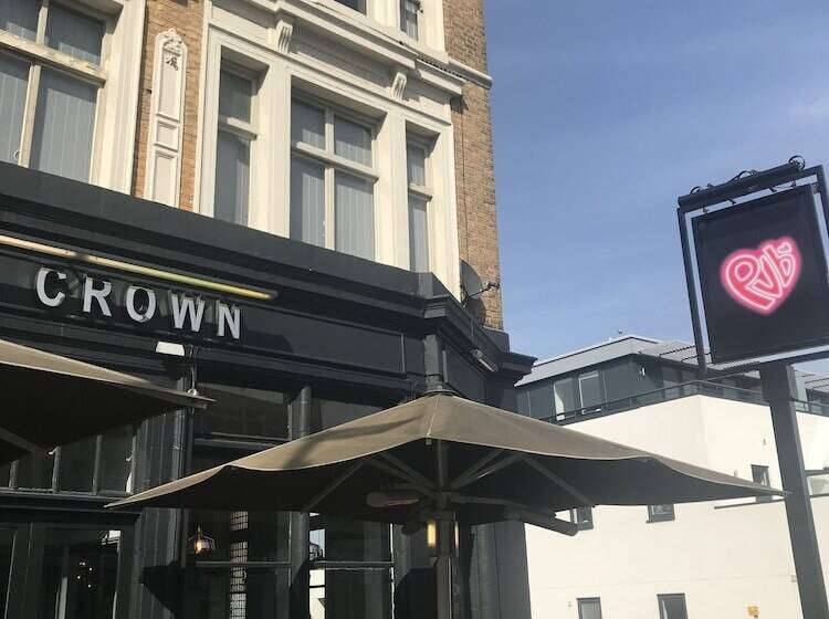 호스텔 Publove @ The Crown Battersea