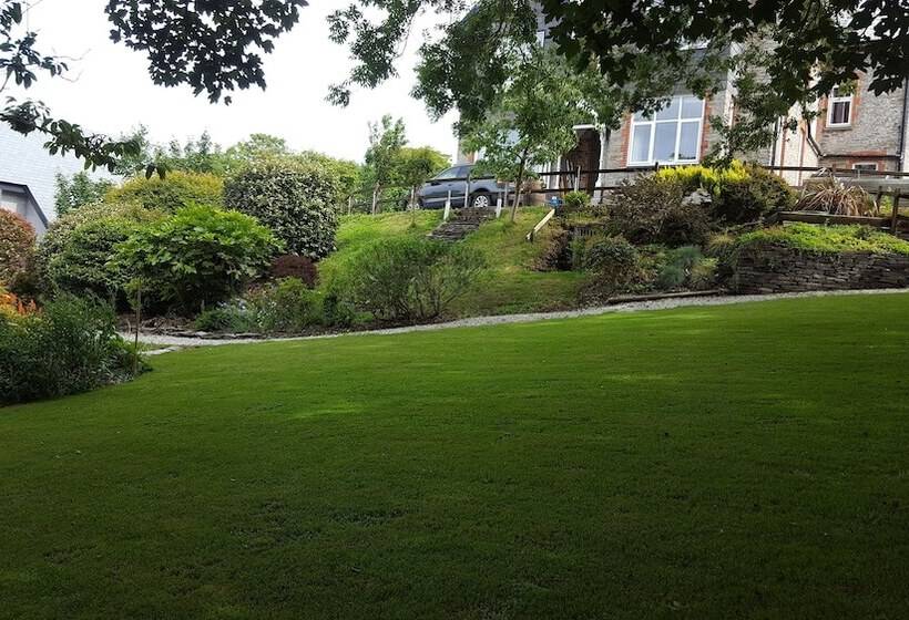 مبيت وإفطار Boscastle House