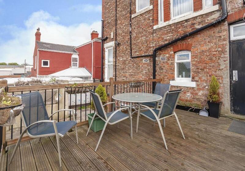 مبيت وإفطار Kingswood Guest House