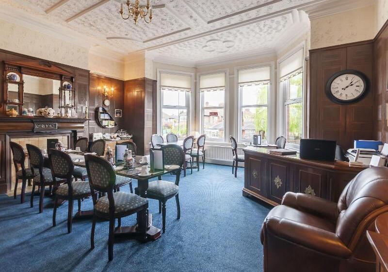 مبيت وإفطار Kingswood Guest House