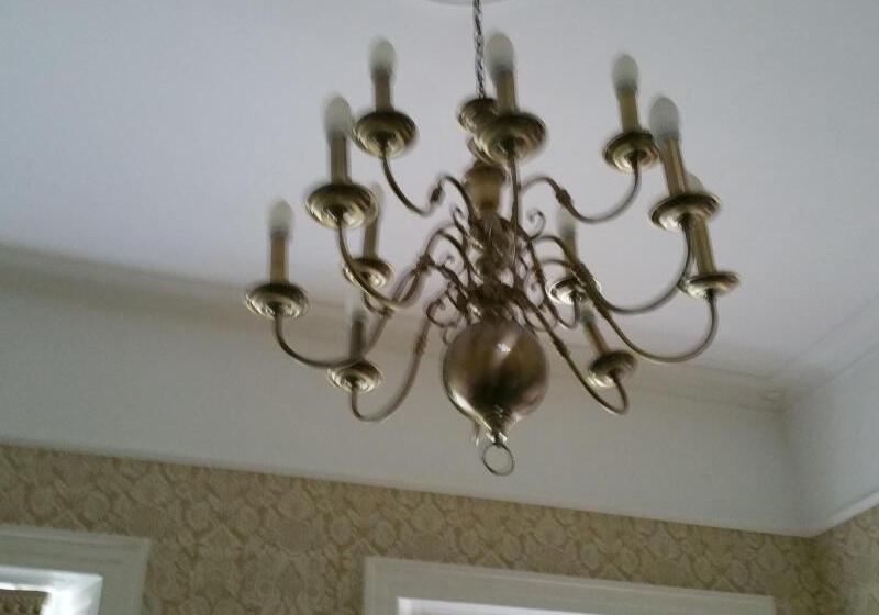 مبيت وإفطار Kingswood Guest House