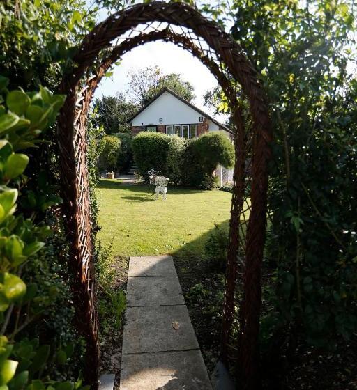 Bed and Breakfast Langaller Manor House