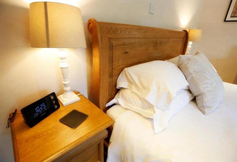 Bed and Breakfast Langaller Manor House