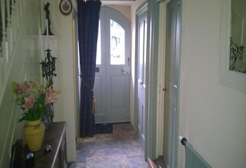 مبيت وإفطار Longbridge House